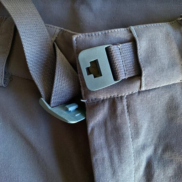 The North Face Women's Paramount Active Convertible Mid-Rise Pant, Navy, Size 6 - Picture 4 of 7